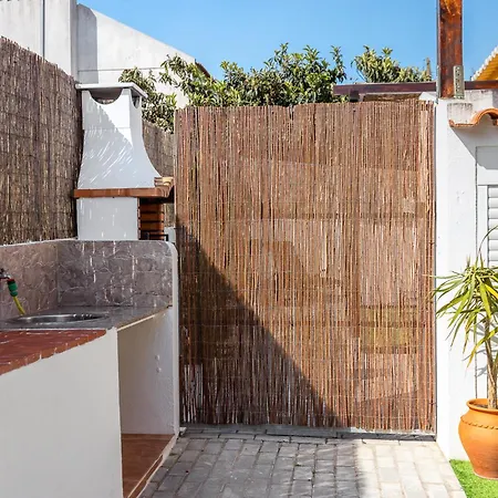 Cozy House Bbq & Terrace - Mada House's Σεσίμπρα