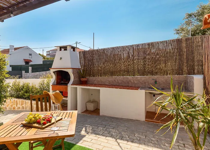 Cozy House Bbq & Terrace - Mada House's Dom wakacyjny Sesimbra